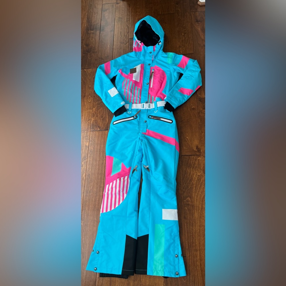 OOSC onesie ski suit! Size small, bought in 2018.